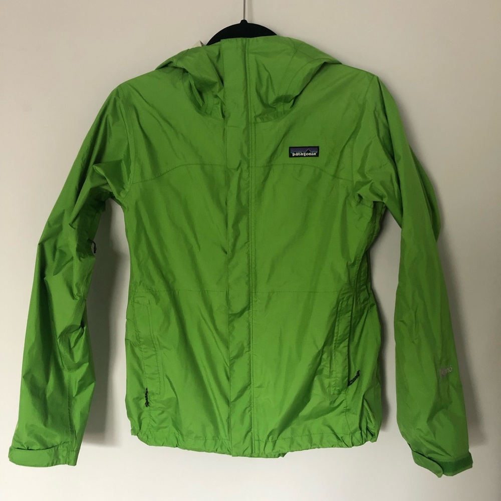 Patagonia women’s torrentshell rain jacket, green